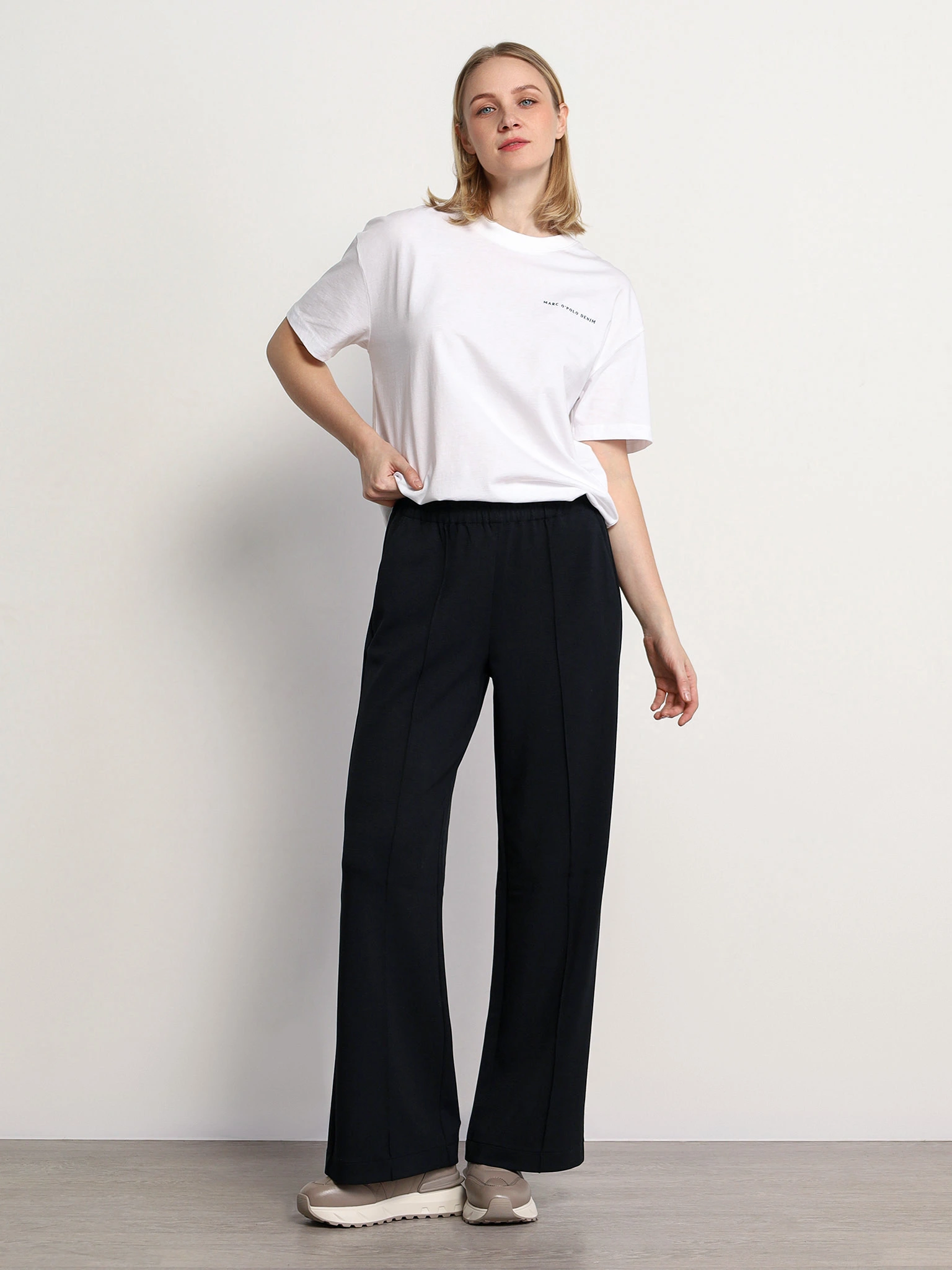 Футболка белого цвета из хлопка 